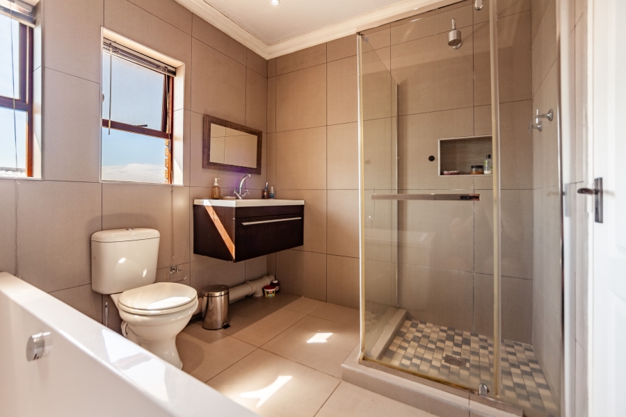 To Let 5 Bedroom Property for Rent in Door De Kraal Western Cape